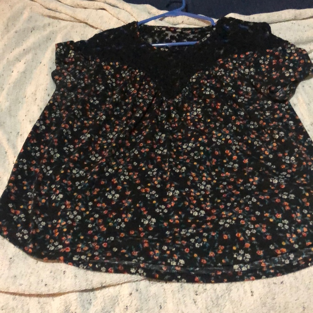 Women’s blouse. Black Lace top size large